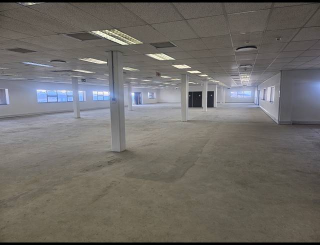 4,730M² OFFICE FOR SALE IN LONGMEADOW